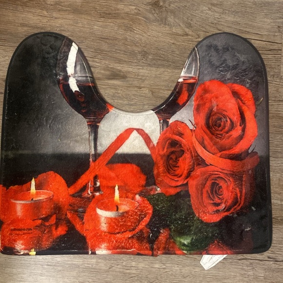 bathroom set wine glass bottles with roses and candles🌹🕯️🍷 - Picture 2 of 4